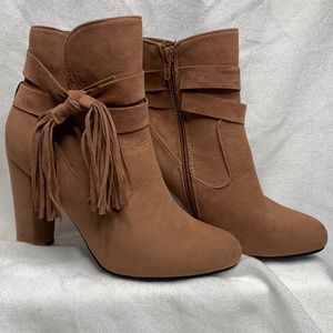 Bamboo Camel Hilltop Booties Tan Size 8.5